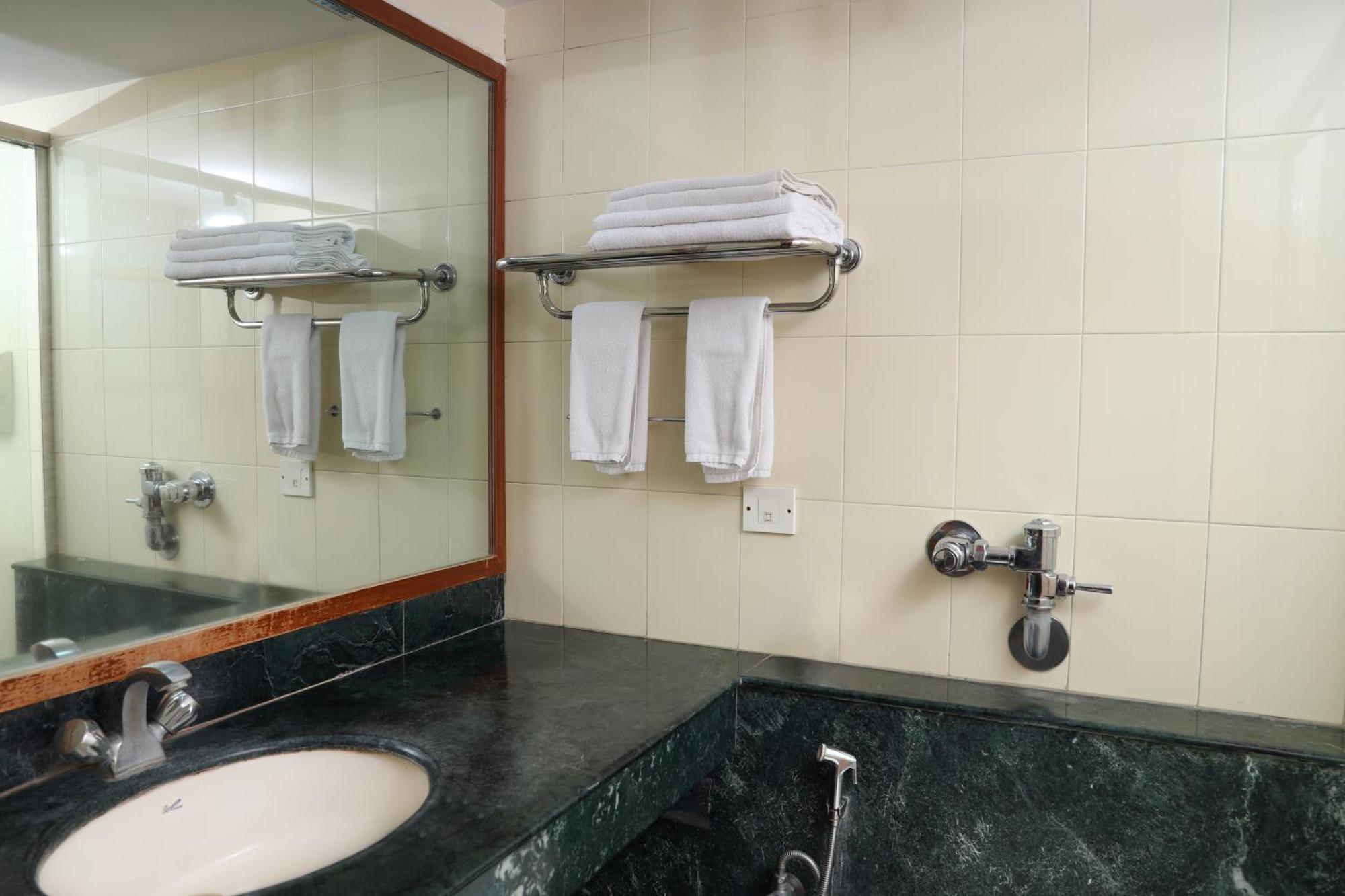 Bell Hotel Sivakasi Ngoại thất bức ảnh